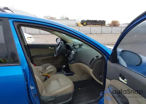 2011 Hyundai Elantra Touring Se z USA, uszkodzony, nr VIN KMHDC8AE9BU120193